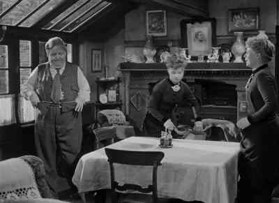 - Father!
- Aye? - Hobson's Choice