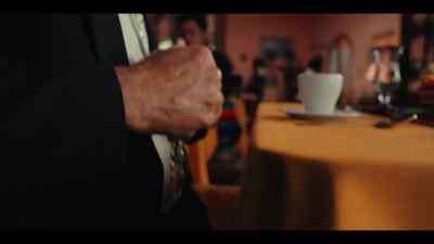 Father, stand so he can see you. - Narcos: Mexico
