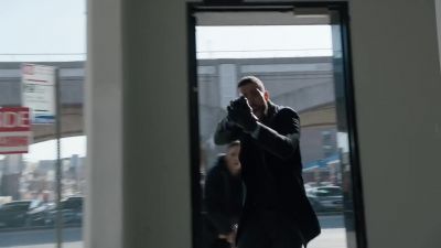 FBI!
Everybody, stay where you are! - FBI