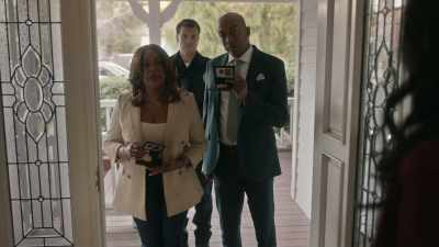 FBI, Mrs. Whitlock.
Can we come inside? - The Rookie: Feds