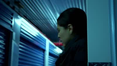 FBI! Put that down. Put it down! Walk towards me. Get over there. Hands on the wall. - Blindspot