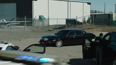 FBI! Step out of the vehicle. - FBI: Most Wanted