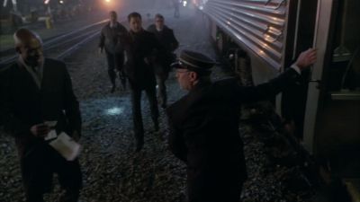 FBI. We need to clear the train.
There may be an explosive on board. - Fringe