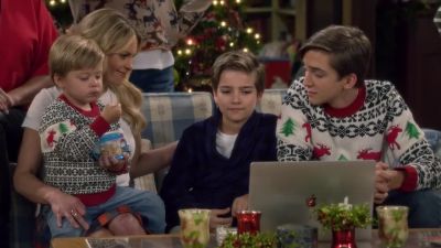 Feeling better, Max? - Fuller House