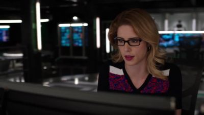 FELICITY: BAD NEWS, GUYS.
THOSE DRONES ARE AIRBORNE, - Arrow