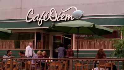 >> female announcer:
PREVIOUSLY ON EUREKA... - Eureka