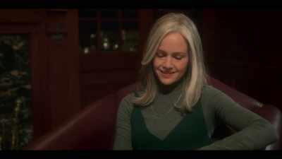 [female guest 2] Adds a little something,
doesn't it? [chuckles] - The Haunting of Bly Manor