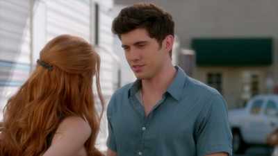 (female narrator) Previously
on "Famous In Love.." - Famous in Love