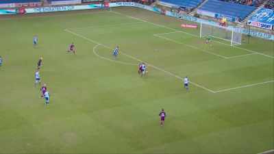 Fernandinho. Agüero.
Burn's got a problem here. Agüero! - All or Nothing: Manchester City
