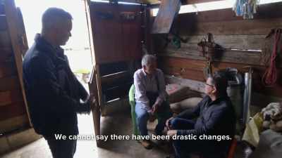 Fernando, Majomut's coordinator,
points out some changes - Impact x Nightline