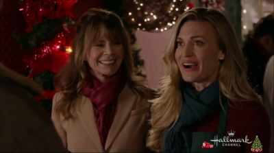 [FESTIVE MUSIC PLAYING] - Christmas in Love