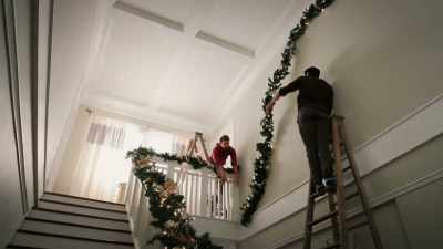 [FESTIVE MUSIC] - Zoey's Extraordinary Christmas