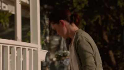 -Fia? Are these weeds?
-Yeah, get those all out. Use this. - The Unsettling