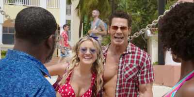 -Fiancée.
-[chuckles] - Vacation Friends