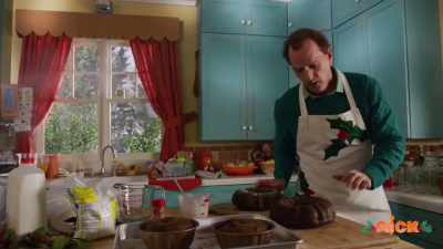 - ♪ Figgy, figgy,
figgy, figgy, pudding ♪ - A Loud House Christmas