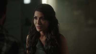 Figure I can try to woo her
into giving me the contract. - Riverdale
