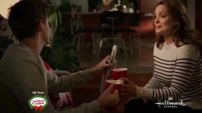 - Fill it up. Oh.
- [door opens] - Sister Swap: A Hometown Holiday