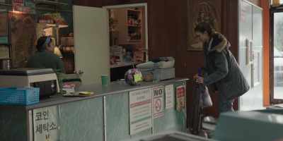 - Filter's gross. I need to switch it out.
- You know where they are. - Maid