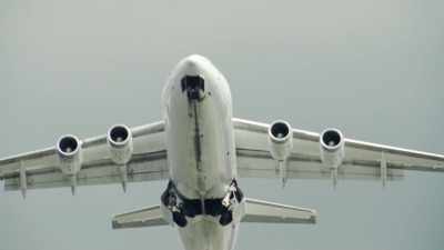 Final call for Maiden Airways Flight 386, - Rellik