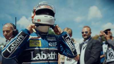 Finally, the moment
we have all been - Williams & Mansell: Red 5