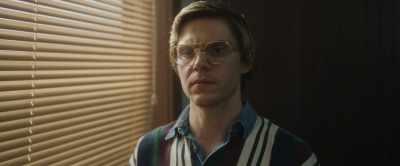 Finally, you're looking at me
with some fear and respect! - Dahmer - Monster: The Jeffrey Dahmer Story