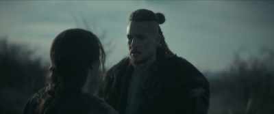 -[Finan] Get the rope up there!
-[man grunts] - The Last Kingdom: Seven Kings Must Die
