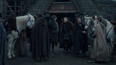 - [Finan] Lord.
- Finan, did you find Pyrlig? - The Last Kingdom