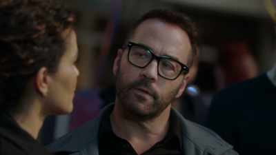 Find him, and you'll
find your killer. - Wisdom of the Crowd