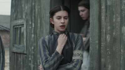 - Find my son!
- Come with me. - The Tattooist of Auschwitz