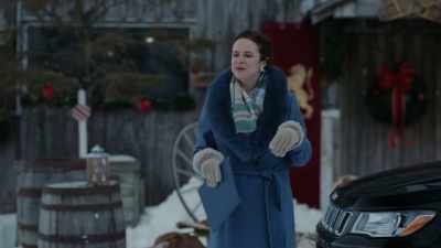 Fine, I will give it
to someone else then, - A Royal Christmas Crush