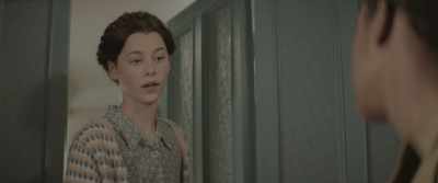 Fine. We'll borrow you some clothes
from Thomas's dad. Come on. - The Railway Children Return