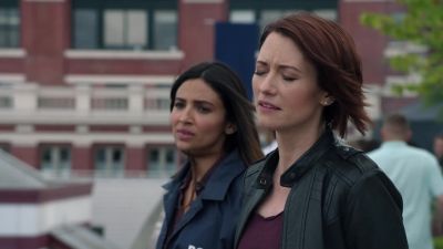 Finish them off. - Supergirl