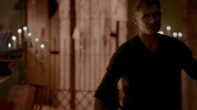 Finn, give it to me. - The Originals