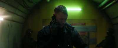 - Finn!
- [grunts] - SAS: Red Notice