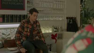 FINN: I mean, she
clearly doesn't - Meeting Mr. Christmas