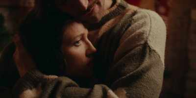 ♪ Fire burning, but
the window's frosty ♪ - The Holiday List