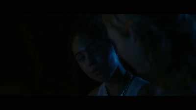 (fire crackling)
(gentle melodic music) - Castaways