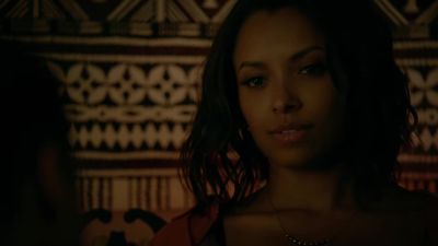 (fire crackling) - The Vampire Diaries