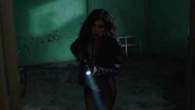 - [fire hose unraveling]
- [Kelly gasping] - Ash vs Evil Dead