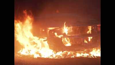 (fire raging) - Ross Kemp: Mafia and Britain