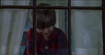 First, we free the hostages. - Home Alone 3