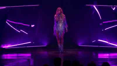 First of all, huge difference
between titles - Carrie Underwood: Reflection