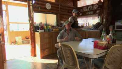 First up, Kelly needs veteran Al's
inside knowledge of the Grawin
fields. - Outback Opal Hunters