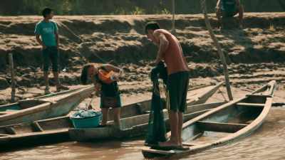 FISHERMANS AVOID THIS RIVERSIDE
JUNGLE FOR ANOTHER REASON -- - Expedition Mungo