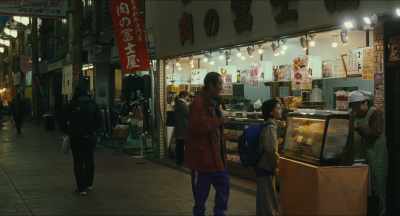 Five croquettes, sure.
That'll be 450 yen. - Shoplifters