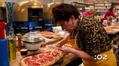 - Five...
- Four, three, two, one! - Best in Dough