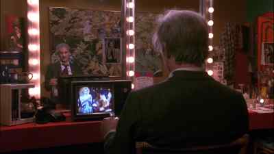 FIVE MINUTES,
MR. LOMAN! - Soapdish