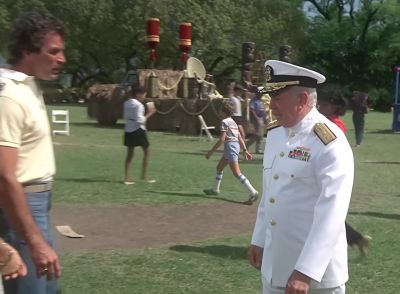 - Five minutes, that's it.
- That shouId be Iong enough, sir. - Magnum, P.I.