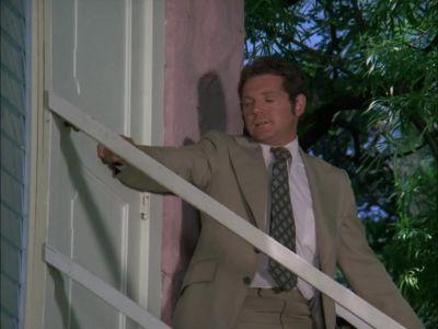 FIVE-O. OPEN UP. - Hawaii Five-O