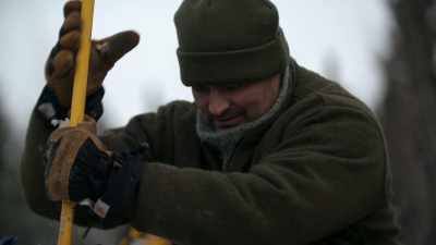 Fix the sled, move the sled.
Lift this, drop that. - Life Below Zero: Next Generation